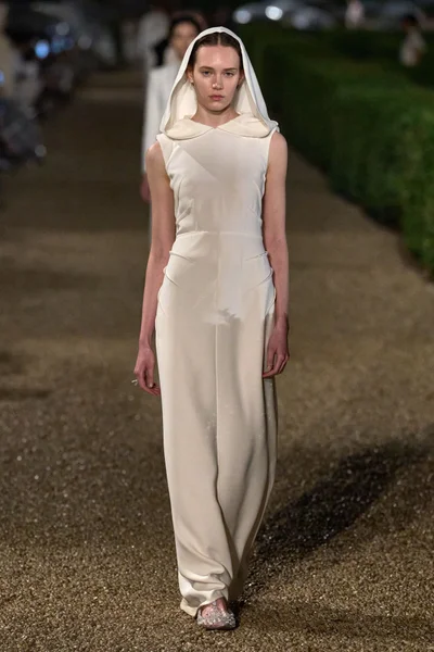 Look 12